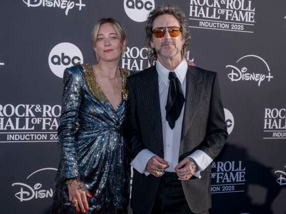 November 8, 2025, Los Angeles, California, USA: CAMILLE JOHNSON and CHRIS ROBINSON of The Black Crows attends 2025 Rock & Roll Hall of Fame Induction Ceremony. Los Angeles USA - ZUMAb173 20251108_aap_b173_438 Copyright: xBillyxBennightx