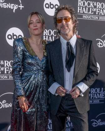 November 8, 2025, Los Angeles, California, USA: CAMILLE JOHNSON and CHRIS ROBINSON of The Black Crows attends 2025 Rock & Roll Hall of Fame Induction Ceremony. Los Angeles USA - ZUMAb173 20251108_aap_b173_370 Copyright: xBillyxBennightx