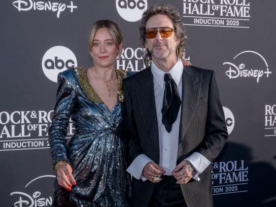 November 8, 2025, Los Angeles, California, USA: CAMILLE JOHNSON and CHRIS ROBINSON of The Black Crows attends 2025 Rock & Roll Hall of Fame Induction Ceremony. Los Angeles USA - ZUMAb173 20251108_aap_b173_390 Copyright: xBillyxBennightx