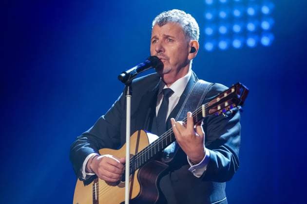 Mit seiner charmanten und gefuehlsvollen Stimme verzauberte der Argentinier die Fans auf der Ostalb. Semino Rossi - Ueber zwei Stunden unterhaltsame Musik Mit seiner charmanten und gefuehlsvollen Stimme verzauberte der Argentinier die Fans auf der Ostalb. Deutschland, Schwaebisch Gmuend, Concress Centrum Stadtgarten, 09.11.2025