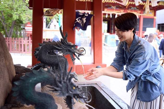 Asian woman visiting tourist spot in Tokyo AFLO298940749  298940749 ,model released, Symbolfoto