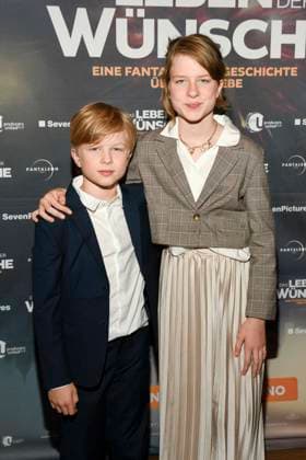 abb- Anton Landau und Luise Landau zu Gast auf dem roten Teppich bei der Berlin Premiere des Kinofilms DAS LEBEN DER WÜNSCHE WUENSCHE im UCI East Side Gallery Berlin, am 11.11.2025 in Berlin Berlin Deutschland