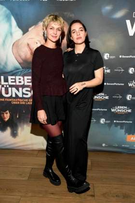 abb- Luise Heyer und Verena Altenberger zu Gast auf dem roten Teppich bei der Berlin Premiere des Kinofilms DAS LEBEN DER WÜNSCHE WUENSCHE im UCI East Side Gallery Berlin, am 11.11.2025 in Berlin Berlin Deutschland
