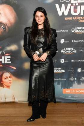 abb- Ruby O. Fee zu Gast auf dem roten Teppich bei der Berlin Premiere des Kinofilms DAS LEBEN DER WÜNSCHE WUENSCHE im UCI East Side Gallery Berlin, am 11.11.2025 in Berlin Berlin Deutschland