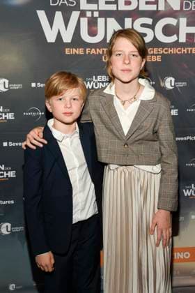 abb- Anton Landau und Luise Landau zu Gast auf dem roten Teppich bei der Berlin Premiere des Kinofilms DAS LEBEN DER WÜNSCHE WUENSCHE im UCI East Side Gallery Berlin, am 11.11.2025 in Berlin Berlin Deutschland