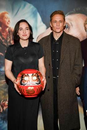 abb-Verena Altenberger, Matthias Schweighöfer Schweighoefer zu Gast auf dem roten Teppich bei der Berlin Premiere des Kinofilms DAS LEBEN DER WÜNSCHE WUENSCHE im UCI East Side Gallery Berlin, am 11.11.2025 in Berlin Berlin Deutschland