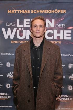 11.11.2025, Matthias Schweighoefer zur Premiere von Das Leben Der Wünsche, UCI East Side Gallery, Berlin, Berlin