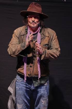 Modigliani: Three Days in Montparnasse premiere in Argentina BUENOS AIRES, ARGENTINA – NOVEMBER 12, 2025: American actor and director Johnny Depp led a masterclass in acting alongside Riccardo Scamarcio, star of the film, at the historic Podestá Theater in La Plata, Buenos Aires Province, Argentina, on November 12, 2025. The event, attended by students, actors, and local theater enthusiasts, was part of Depp s promotional visit to Argentina for the premiere of his new film, Modigliani: Three Days in Montparnasse, which he directed and produced. During the session, Depp discussed the creative process, character development, and his experience working on the biographical film, receiving a warm ovation from the audience in La Plata. Lucia Copyright: x2025xAnadoluxLucianoxGonzalezx