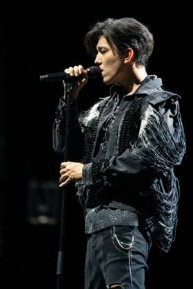 Dimash Qudaibergen in concert in London, UK - 12 Nov 2025 Dimash Qudaibergen performs on stage during his Stranger Tour at Ovo Wembley Arena. London United Kingdom Copyright: xLounisxTiarx xSOPAxImagesx DSC09689