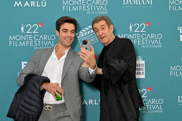 Gabriele and his father Ezio Greggio Launch and presentation of the Jury of the 22nd Monte Carlo Comedy Festival at the Grimaldi Forum in Monaco, November 12, 2025 Ezio Greggio, founder and president of the Festival, introduced the members of the Jury and the films in competition on the stage of the Salle Camille Blanc at the Grimaldi Forum Actress Claudia Gerini, is President of the Jury, Franco Nero, Honorary President, Teresa Riott and Daniel McVicar make up this cinematic quartet. The Festivals aim is to promote and enhance the different genres of comedy through film premieres, Thanks to the commitment of Ezio Greggio and the late Mario Monicelli, co-founder of the event, comedy has gained a new appreciation even at prestigious festiva Copyright: xBrunoxBebertx xBestimagexBrunoxBebertx xBestimagex
