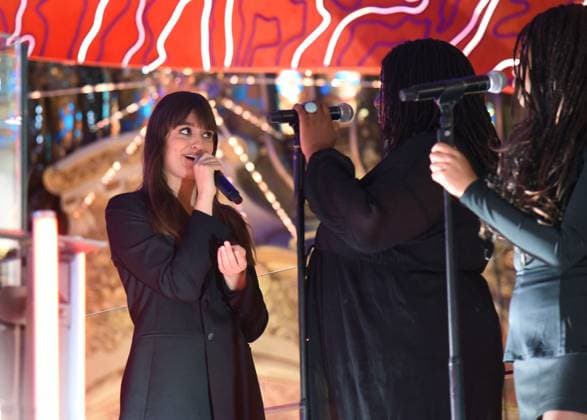 Clara Luciani During Christmas Opening At Galeries Lafayette - Paris Clara Luciani during Christmas opening at Galeries Lafayette in Paris, France on November 12, 2025. Photo by Alain Apaydin ABACAPRESS.COM Paris France  Copyright: xApaydinxAlain ABACAx