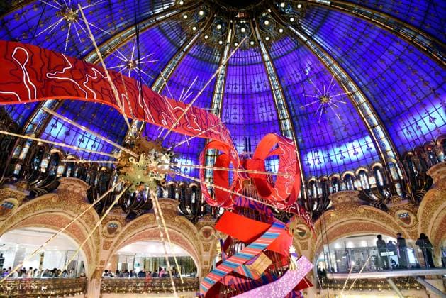 Clara Luciani During Christmas Opening At Galeries Lafayette - Paris Christmas opening at Galeries Lafayette in Paris, France on November 12, 2025. Photo by Alain Apaydin ABACAPRESS.COM Paris France  Copyright: xApaydinxAlain ABACAx