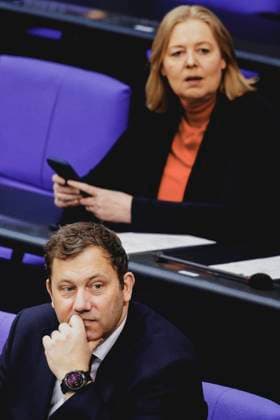 (L-R) Lars Klingbeil, Bundesminister der Finanzen, und Baerbel Bas (SPD), Bundesministerin fuer Arbeit und Soziales, aufgenommen im Rahmen einer Sitzung des Deutschen Bundestages in Berlin, 13.11.2025. Berlin Deutschland Copyright: xFlorianxGaertnerx