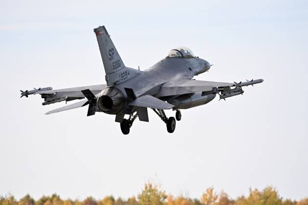 04.11.2025, xjrdrx, Politik, Luftwaffe US Air Force, Lockheed Martin F 16 Fighting Falcon Kampfflugzeug Spangdahlem