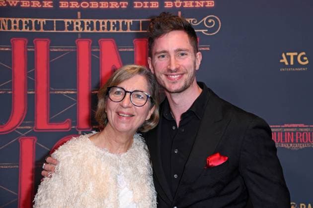 Felix Berndt aka Doc Felix mit Mutter Annette Berndt bei der Premiere von Sarah Engels bei Moulin Rouge! Das Musical im Musical Dome in Köln am 13.11.2025