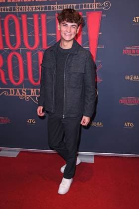 Benni Kalcher bei der Premiere von Sarah Engels bei Moulin Rouge! Das Musical im Musical Dome in Köln am 13.11.2025
