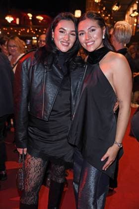 Anna Maria Damm mit Schwester Katharina Damm bei der Premiere von Sarah Engels bei Moulin Rouge! Das Musical im Musical Dome in Köln am 13.11.2025