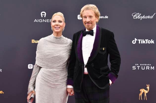 Thomas Gottschalk mit Ehefrau Karina Mroß bei der 77. Bambi-Verleihung 2025 in den Bavaria Filmstudios. München, 13.11.2025