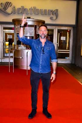 abb WuenscheEssen- Erik Schmitt Regisseur auf dem roten Teppich bei der NRW Premiere des Kinofilms DAS LEBEN DER WÜNSCHE WUENSCHE im Kino Lichtburg am 13.02.2025 in Essen, NRW Deutschland