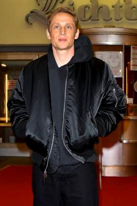 abb WuenscheEssen- Matthias Schweighöfer Schweighoefer Schauspieler auf dem roten Teppich bei der NRW Premiere des Kinofilms DAS LEBEN DER WÜNSCHE WUENSCHE im Kino Lichtburg am 13.02.2025 in Essen, NRW Deutschland