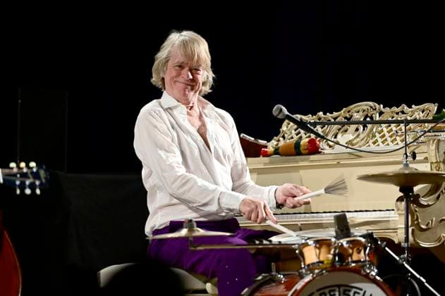 Helge Schneider live bei einem Konzert seiner Ein Mann und seine Musik -Tour in der Messehalle. Löbau, 13.11.2025