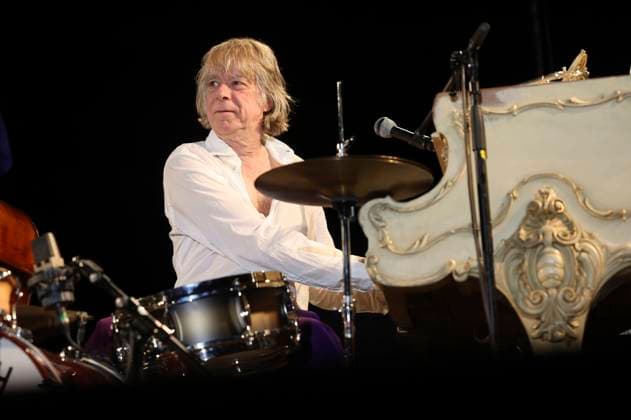 Helge Schneider live bei einem Konzert seiner Ein Mann und seine Musik -Tour in der Messehalle. Löbau, 13.11.2025