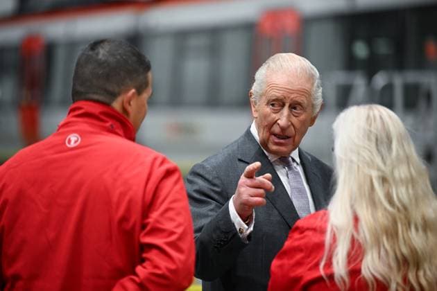 King Charles III Marks His 77th Birthday In South Wales TAFF S WELL, WALES - NOVEMBER 14: King Charles III shaking hands and speaking to staff in the depot during a visit to Taff s Well Transport Depot on November 14, 2025 in Taff s Well, Wales. King Charles III and Queen Camilla are undertaking a series of engagements in South Wales today, as the monarch celebrates his 77th birthday., Credit:Finnbarr Webster Avalon United Kingdom, Wales, Taff s Well  Copyright: xFinnbarrxWebsterx xAvalonx 1052418113