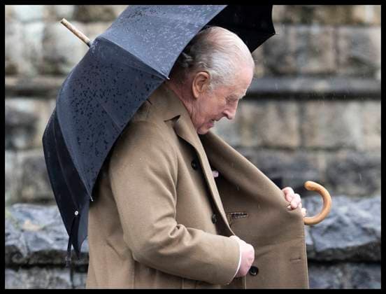 . 14 11 2025. Merthyr Tydfil, United Kingdom. King Charles III battles with the elements as Storm Claudia hits during his visit to Cyfarthfa Castle in Merthyr Tydfil, South Wales, United Kingdom, as he celebrated his 77th birthday.  xStephenxLockx xi-Imagesx IIM-26374-0037