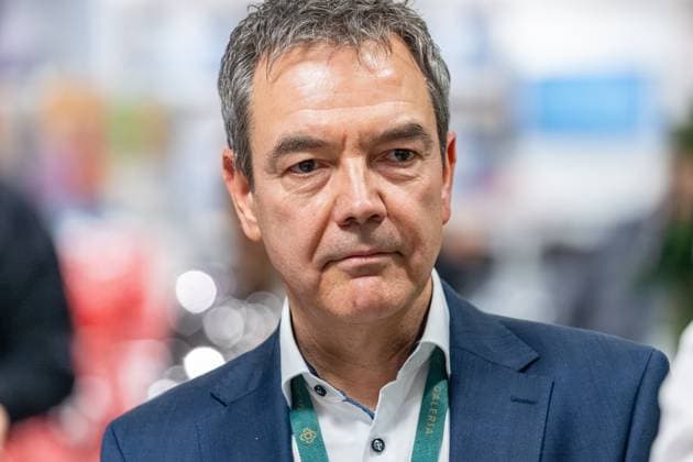 14.11.2025. Düsseldorf. Eröffung des diesjährigen Charity Waldes in der Galeria-Filiale auf der Kö. Moderatorin Jana Ina Zarrella wird in diesem Rahmen Bürgermeister Hinkel, RTL-Moderator Michael Begasse und Fortuna Legendenspieler Oliver Fink auf der Bühne begrüßen. Hier: Frank Bertsch (Galeria-Chef in Düsseldorf) Düsseldorf Galeria-Filiale, Königsallee Nordrhein-Westfalen Deutschland