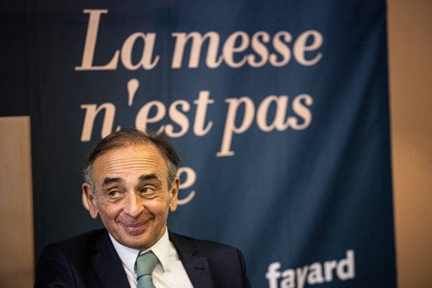 Book signing of Eric Zemmour - Bordeaux Book signing by Eric Zemmour, leader of the Reconquete party, for his latest book, La messe n est pas dite (The Mass Is Not Over) (Editions Fayard) In Bordeaux, at the Sud-Ouest driving school, on November 14 2025. The author and far-right political figure meets his readers and signs the first copies of his book at an event organised by his party. Photo by Stephane Duprat ABACAPRESS.COM Bordeaux NOUVELLE-AQUITAINE France  Copyright: xDupratxStephane ABACAx