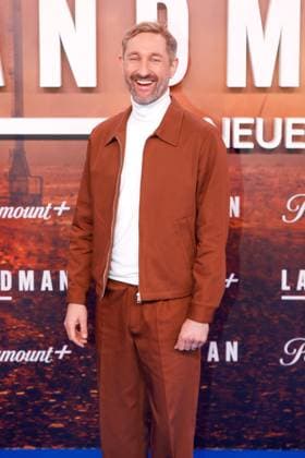 Premiere der 2. Staffel der Serie Landman in Berlin Berlin, 14.11.2025 Daniel Boschmann bei der Premiere der 2. Staffel der Serie Landman im Zoo Palast in Berlin Berlin Copyright: xMatthiasxGränzdörferx