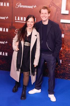 Premiere der 2. Staffel der Serie Landman in Berlin Berlin, 14.11.2025 Nadja Jo Klapper (mit Babybauch) und Johannes Heinrichs bei der Premiere der 2. Staffel der Serie Landman im Zoo Palast in Berlin Berlin Copyright: xMatthiasxGränzdörferx