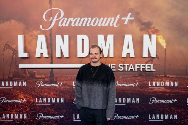 Wilson Gonzalez Ochsenknecht bei der Ankunft zur Premiere der 2. Staffel der Serie Landman (Paramount+ ) im Berliner Kino Zoo Palast. Wilson Gonzalez Ochsenknecht arriving at the premiere of the second season of the series Landman (Paramount+) at the Zoo Palast cinema in Berlin. snapshot-photography B.Niehaus