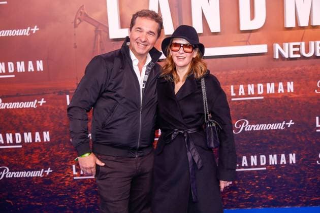 Premiere der 2. Staffel der Serie Landman in Berlin Berlin, 14.11.2025 Andreas Elsholz und mit seiner Frau Denise Zich bei der Premiere der 2. Staffel der Serie Landman im Zoo Palast in Berlin Berlin Copyright: xMatthiasxGränzdörferx