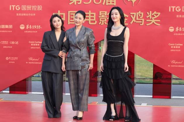 XIAMEN, CHINA - NOVEMBER 15: The cast and crew of A Song Sung Blue arrive at the red carpet for the closing ceremony during the 38th China Golden Rooster Awards on November 15, 2025 in Xiamen, Fujian Province of China.  Copyright: xVCGx 111604062216