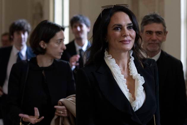 ITALY - ACTOR LEAVES AT THE END IF POPE LEO XIV WITH ARTISTS FROM THE WORL OF CINEMA AT THE VATICAN - 2025 11 15 Italy, Rome, Vatican, 2025 11 15.Maria Grazia Cicinotta leaves at the end of an audience of Pope Leo XIV with artists from the world of cinema at the Vatican EDITORIAL USE ONLY - NO BOOKS Copyright: xALESSIAxGIULIANIx