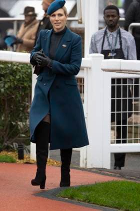 . 15 11 2025. Cheltenham, United Kingdom. Zara Tindall at the Super Saturday meeting at Cheltenham Racecourse, United Kingdom.  xi-Imagesx IIM-26379-0005