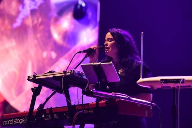 The Magic Numbers performing at O2 Arena in London LONDON, ENGLAND - NOVEMBER 15: Angela Gannon of ˜The Magic Numbers™ performing at O2 Arena, Greenwich on November 15, 2025 in London, England. CAP MAR MAR Great Britain Copyright: xMartinxHarris CapitalxPicturesx