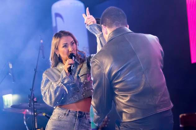 Anna-Carina Woitschack mit Special Guest Jay Khan live bei einem Konzert der Abenteuerlust -Tour im Schlager Cafe. Düsseldorf, 15.11.2025