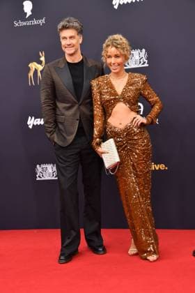 Wayne Carpendale mit Ehefrau Annemarie 77. Bambi-Verleihung 2025 Ehrung, Auszeichnung, Preis Bavaria Filmstudios München 13. November 2025