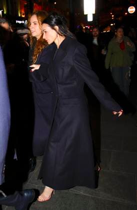 Landman Season Two UK premiere, Cineworld Leicester Square, London, UK, 16 November 2025. Demi Moore leaves the UK premiere of Landman Season Two, Cineworld Leicester Square, London, UK, 16 November 2025., Credit:James Smart Pictures Avalon  Copyright: xJames SmartxPicturesx xAvalonx 1052903325