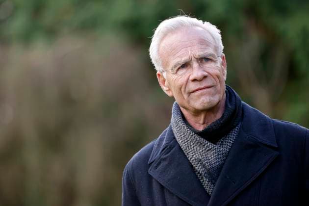 Tatort-Schauspieler Klaus J. Behrendt (Max Ballauf) bei einem Fototermin zum 98. Kölner Tatort Der Glücklichmacher im Kölner Villenviertel in Hahnwald. Köln, 17.11.2025 NRW Deutschland Copyright: xChristophxHardtx