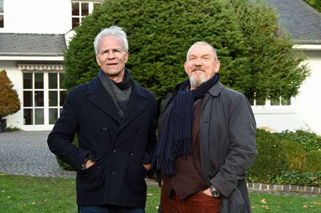 Schauspieler Klaus J. Behrendt ( Kommissar Max Ballauf ) und Dietmar Bär (Kommissar Freddy Schenk ) , l-r, posiert am Set des 98. Kölner Tatort Der Glücklichmacher