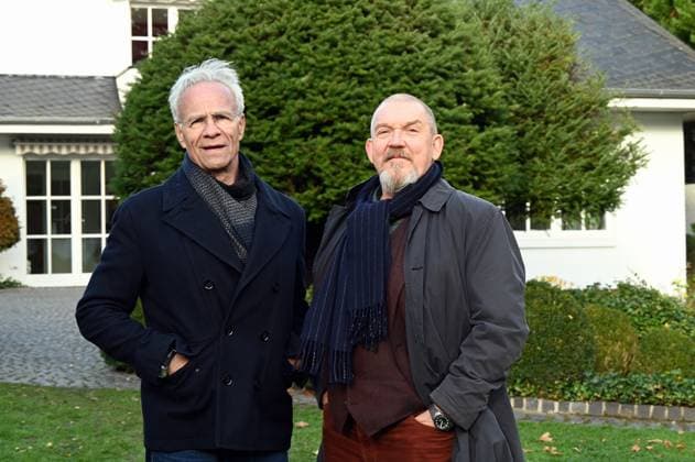 Schauspieler Klaus J. Behrendt ( Kommissar Max Ballauf ) und Dietmar Bär (Kommissar Freddy Schenk ) , l-r, posiert am Set des 98. Kölner Tatort Der Glücklichmacher
