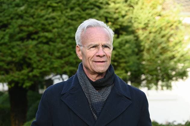 Schauspieler Klaus J. Behrendt ( Kommissar Max Ballauf ) posiert am Set des 98. Kölner Tatort Der Glücklichmacher