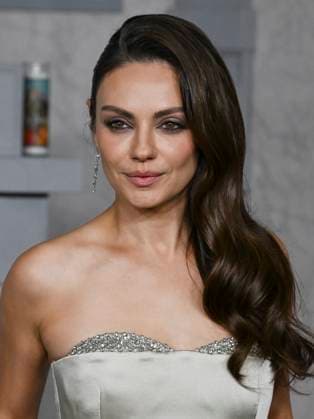 November 17, 2025, Los Angeles, California, USA: Ukrainian-born American actress and model MILA KUNIS, 42, attends Los Angeles red carpet premiere of Wake Up Dead Man: A Knives Out Mystery Los Angeles USA - ZUMAb173 20251117_aap_b173_012 Copyright: xBillyxBennightx