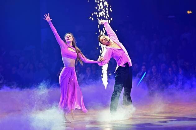 Let‘s Dance Live. Ann-Kathrin Bendixen und Zsolt Sandor Cseke während der Live-Show Let‘s Dance am 17.11.2025 in der Festhalle Frankfurt. 20251117MWI095513