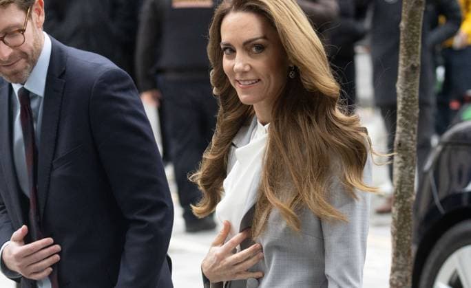 Princess of Wales arrives at business summit in London LONDON, UNITED KINGDOM - NOVEMBER 18: Princes of Wales Catherine arrives at Salesforce Tower to attend summit to encourage business leaders to invest in early childhood in London, United Kingdom on November 18, 2025. Ilyas Tayfun Salci Anadolu London United Kingdom. Editorial use only. Please get in touch for any other usage.  Copyright: x2025xAnadoluxIlyasxTayfunxSalcix