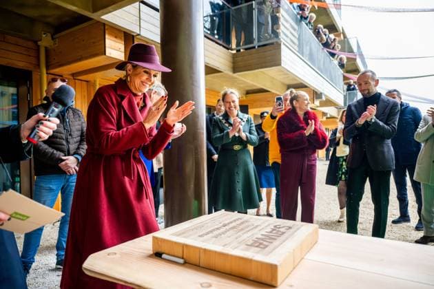 ROTTERDAM Queen Maxima at the opening of the SAWA residential building, which is constructed from wood. The queen is given a tour of the circular building and speaks with residents and developers. ANP FRANK DE ROO netherlands out - belgium out  Copyright: xx x542415213x originalFilename: 542415213