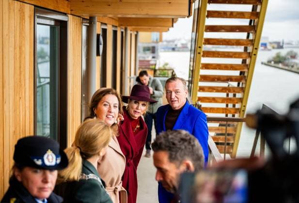 ROTTERDAM Queen Maxima is given a tour of the SAWA residential building, which is constructed from wood. The queen officially opens the circular building and speaks with residents and developers. ANP FRANK DE ROO netherlands out - belgium out  Copyright: xx x542415243x originalFilename: 542415243.jpg